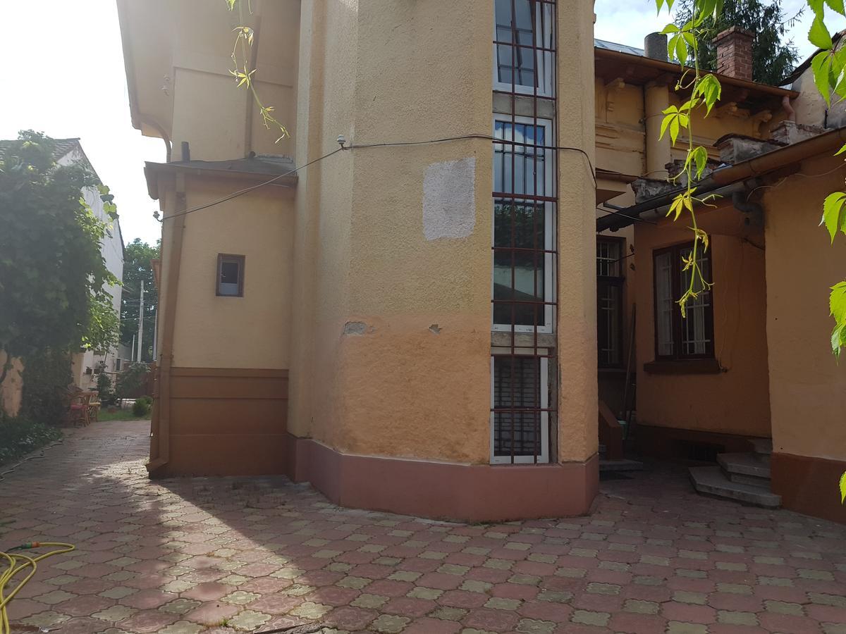 Хостел Casa Boiereasca Крайова Экстерьер фото